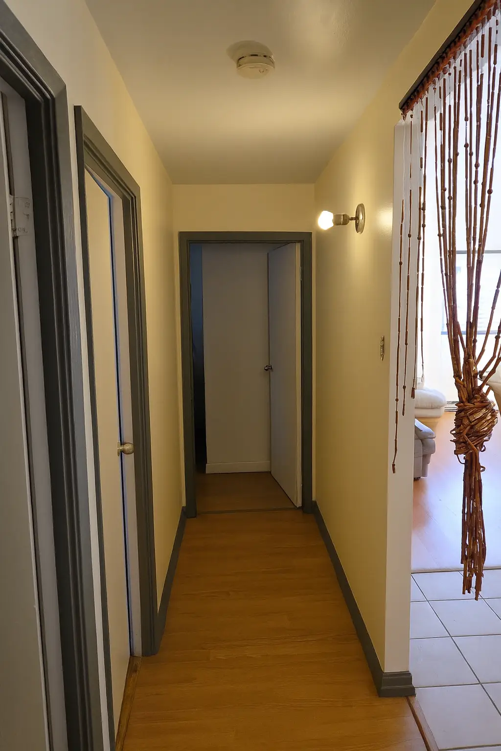 Peintre professionnel réalisant des travaux de peinture résidentielle à Montréal